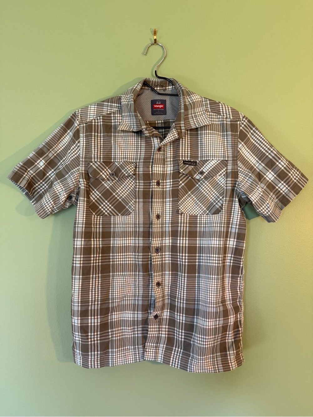 Wrangler Brown and White Plaid Short-Sleeve Button-Down Shirt